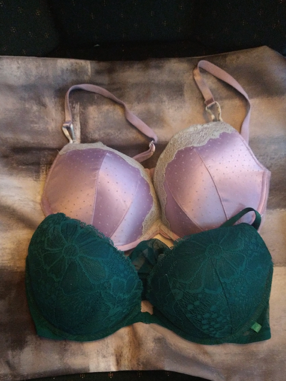 2PC 💖V.S 💖PUSH UP @Lavender Satin and Emerald Lace Bra 💖size 36D